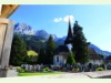 Kirche und Bergkulisse von Rougemont